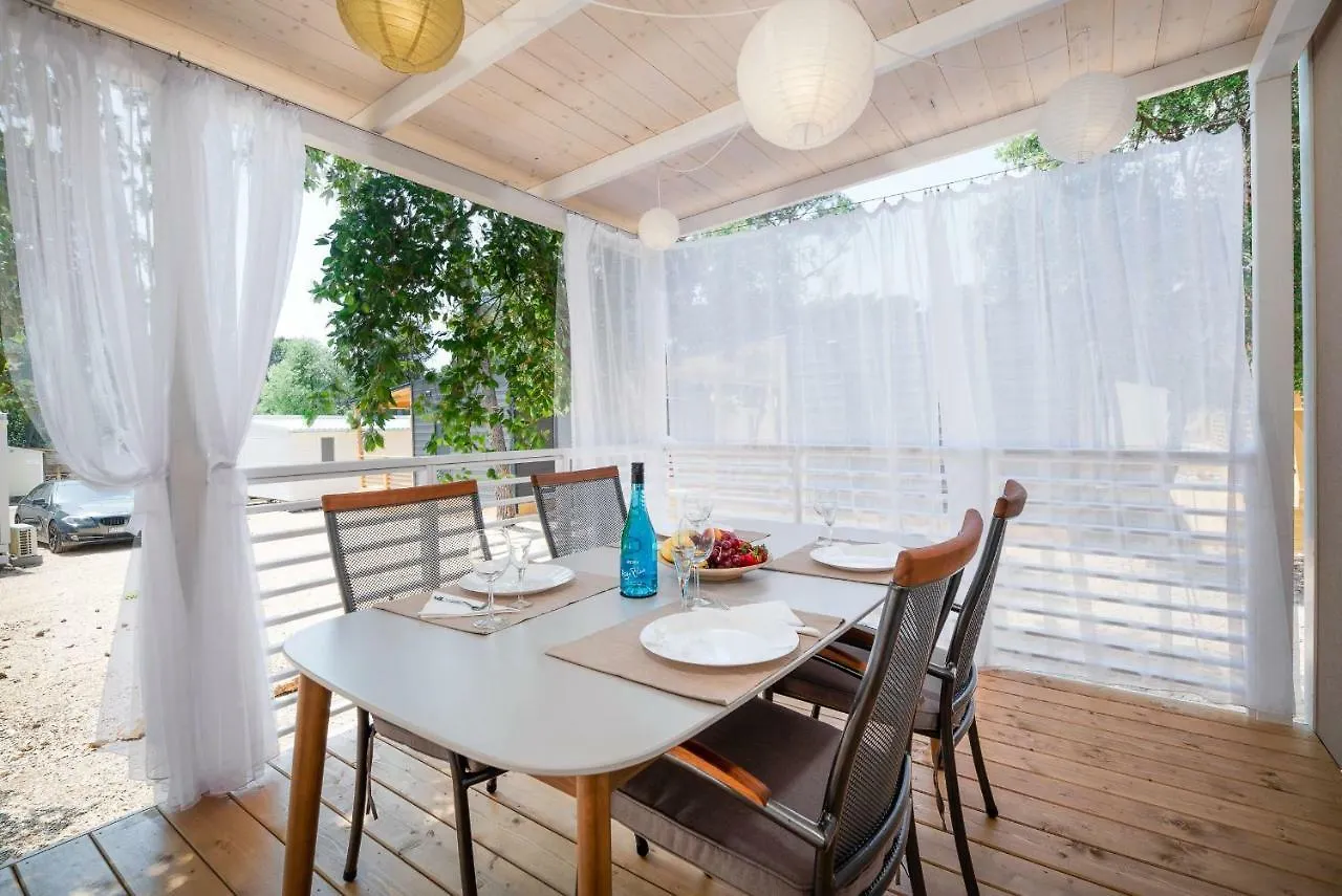 U La La Home بيوغْغاد نا موغو 2*,